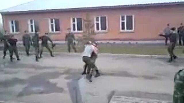Русский против дагестанца(армия), дагестанец в тельняжке,даг получил пизды в честной схватке
