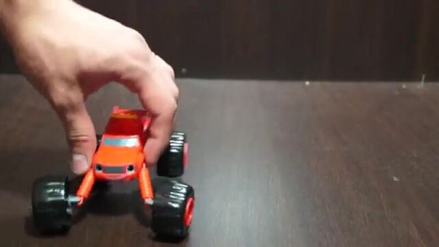 Вспыш машинка-трансформер из мультсериала вспыш и чудо машинки