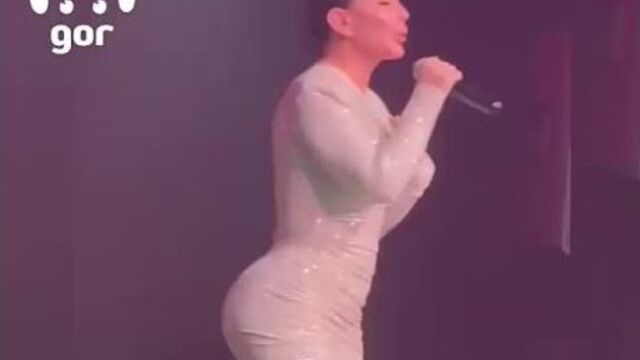 Певица ashera возмутила местных выступлением в коротком платье