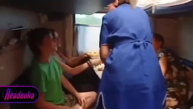 Проводница поезда анапа — воркута раздала непослушным подросткам подзатыльники