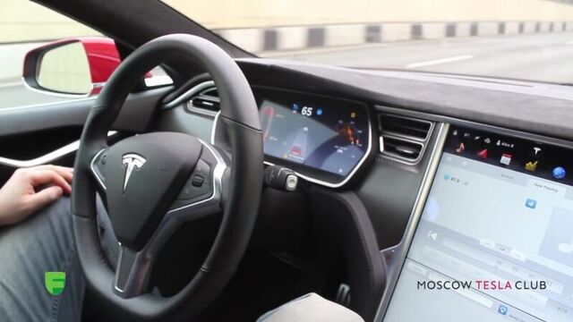 Автопилот тесла проехал 3-е кольцо в москве. автоматическая парковка tesla. обзор