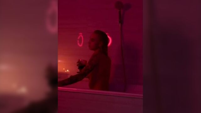 Шурыгина онлифанс слив голая в ванной