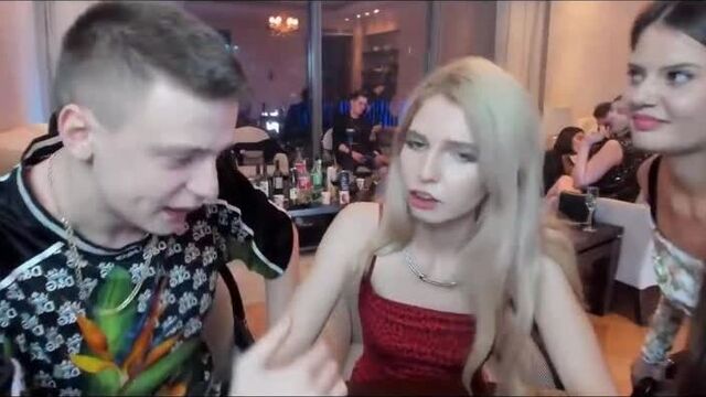 [боровская берлога] мелстрой избил девушку прямо на стриме // mellstroy избил девушку // полное видео мелстрой избил её