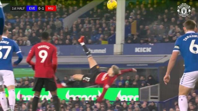 Гол гарначо через себя в матче апл "эвертон" - "мю"