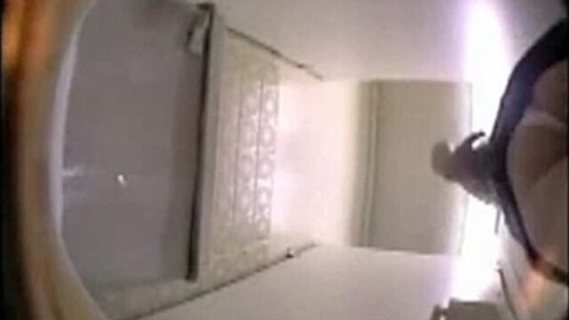 Заснял сестру в туалете