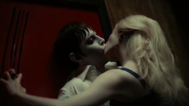 Ева грин и джонни депп в фильме "мрачные тени"