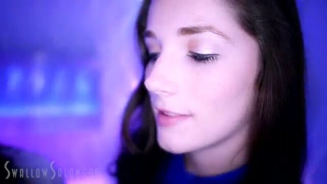 Жена смотрит, как красотка отсасывает её мужу