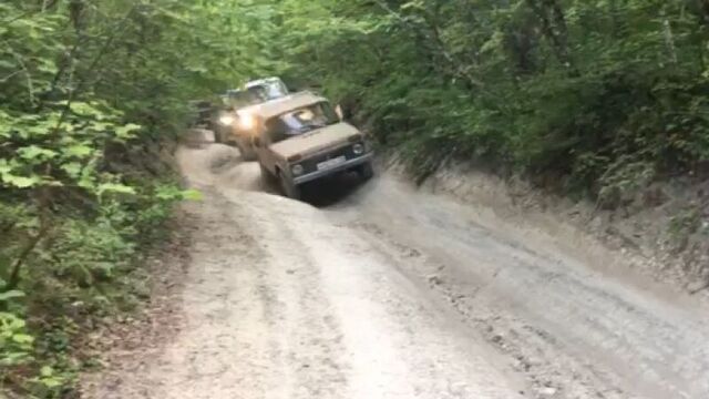 Беременная саша,за рулем уаза