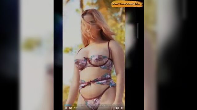 Горячая мулатка показала все свои прелести (слив видео онлифанс)