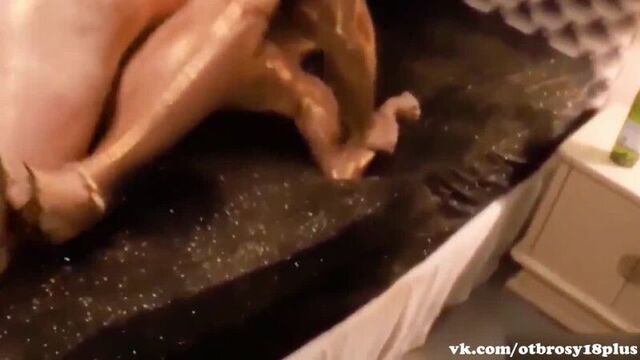 Папик дал выебать свою жену незнакомцу и снял это на камеру - эстетика секса в кино