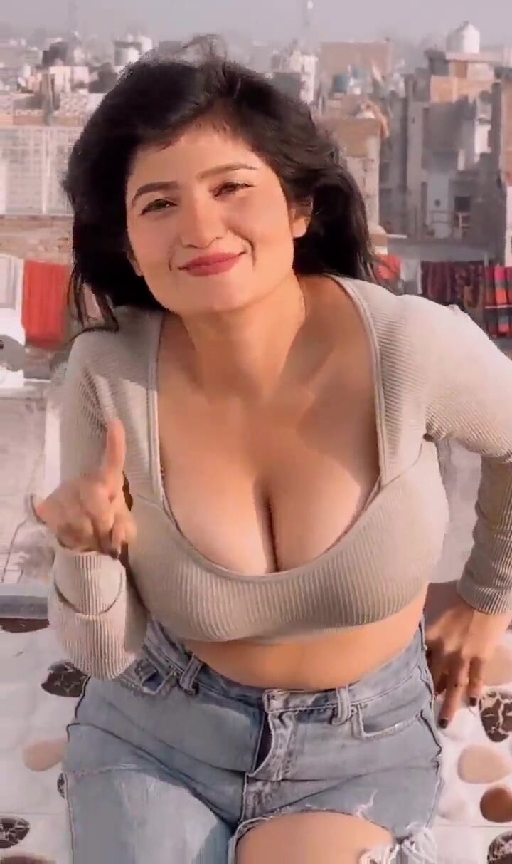 Hot Neha Singh shows off her big boobs in braless videos