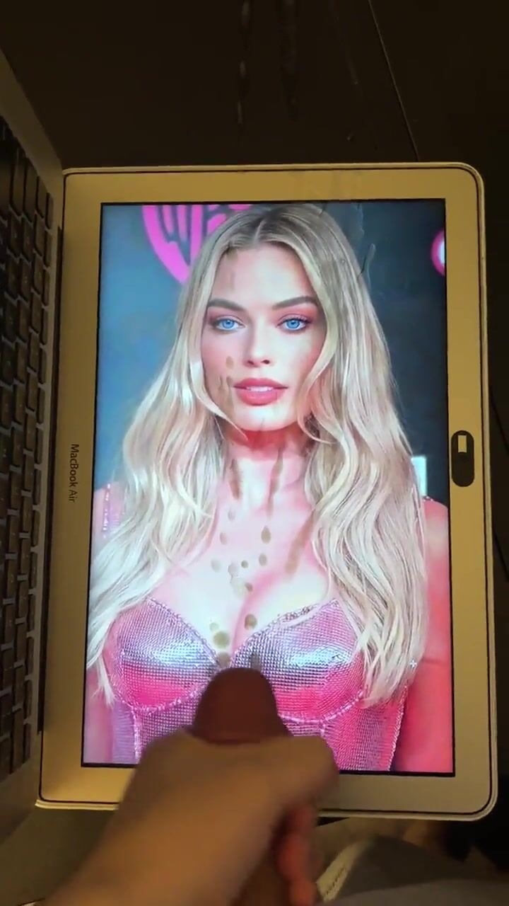 Margot Robbie gets a mouthful of cum in this tribute video