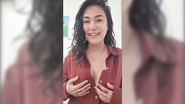 Hot asian live streamer from fansly gets wild on twitch