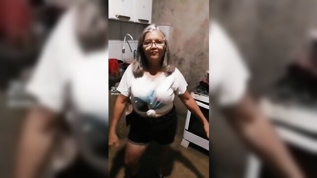 Old granny dona luiza nunes gets her pussy railed