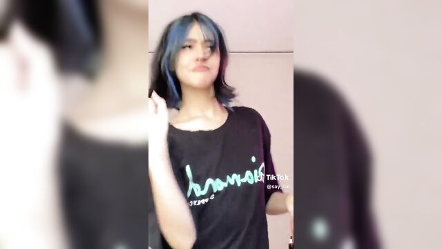 A super cute girl dancing funk has become a viral sensation online