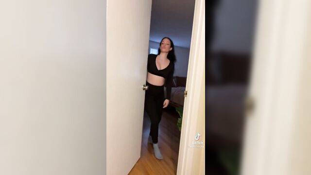 Accidental exposure on tiktok live stream leads to wild reactions
