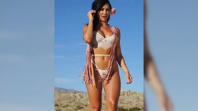 Sexy brunette ana cheri