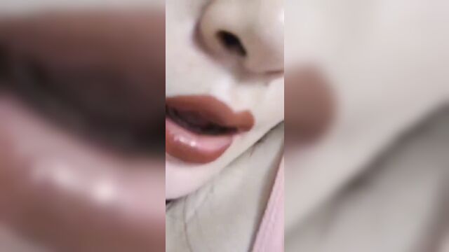 Foot-fetish asian beauty worships her sexy feet in the kinkiest way
