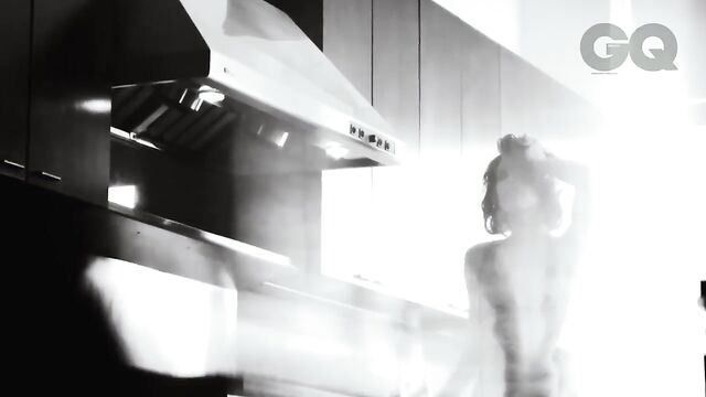 Hot actress lauren cohan shows her boobs in public