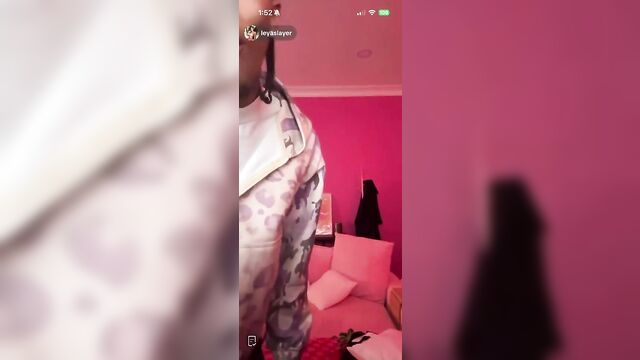 Lightskin thot gets caught in a sneaky moment, oops!