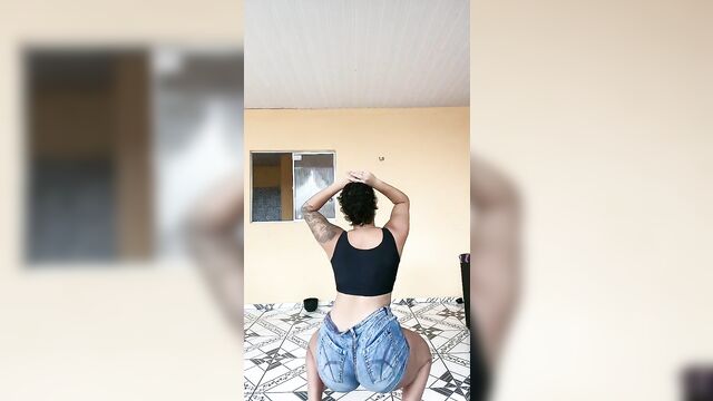 Brazilian beauty carmiribe shaking her big ass on tik tok