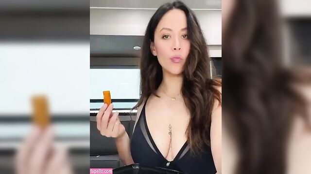 The hot mom melissa o neil jiggles her big tits during sex