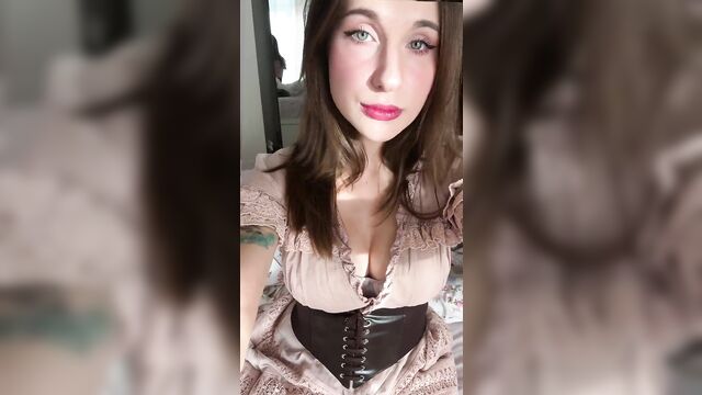 Plump lips & deep cleavage tease in my corset top