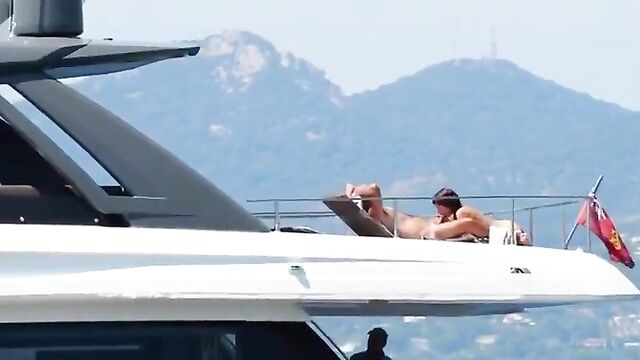 Naked voyeur caught a blowjob on the boat