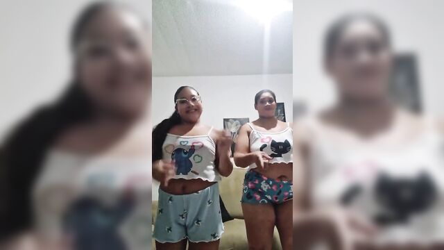 A hot mom and daughter are shaking their ass for likes