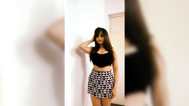 Desi influencer gets fucked hard by her lover in this hot reel
