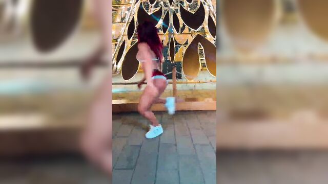 Funk dancer victoria kelly shows her big ass in a special holiday video