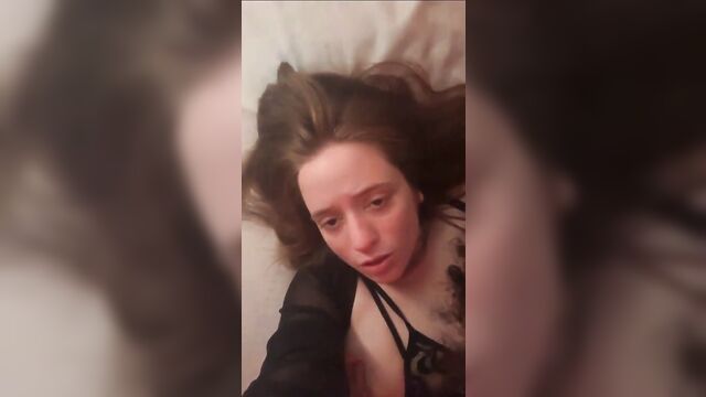 Hot mom performs a hot show for her audience online