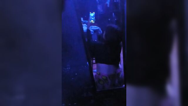Latina with a nice ass selling something in edinburg