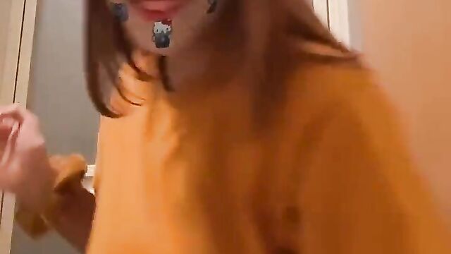 A hot stream by a hot person, perfect for relaxing!