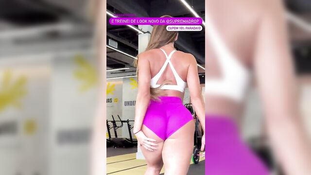 Patrícia parada's body is in shape and ready for action