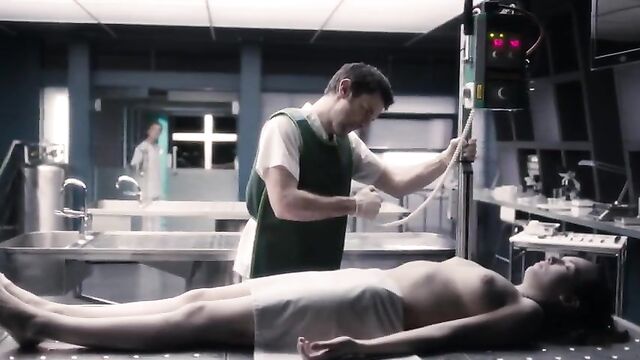 Jodie comer goes topless in a steamy scene from silent witness