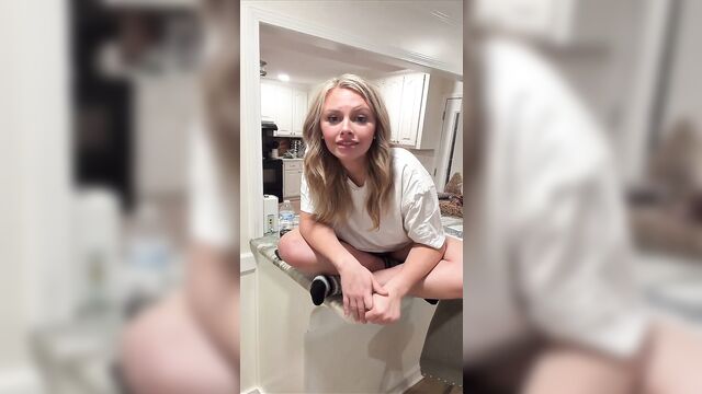 A guy masturbates his cock on tiktok live streaming