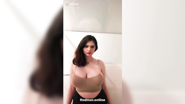 Kiyoshiawkwardness aka legallyspoodie shows off big tits without a bra on tiktok