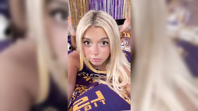 College girl has fun with her boyfriend in a steamy session