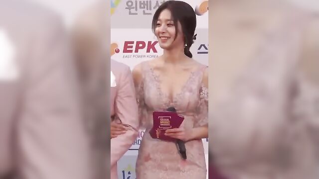 Korean actress seol in-ah shows her tits in public place