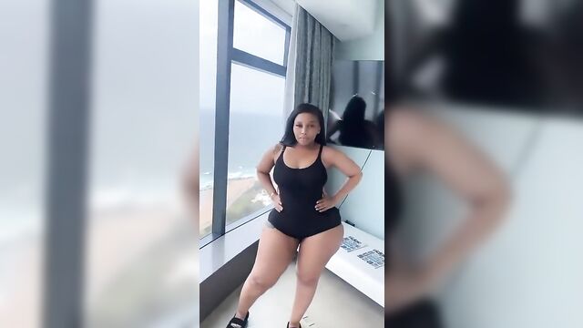 I love me some thick ass, especially when it’s a mature lady