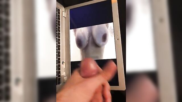 A man made a cumshot tribute for the amazing diamondb