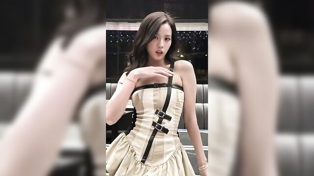 Kim jisoo’s tits fall out while she is playing with them (blackpink)