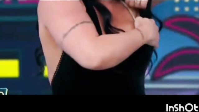 Renata schimidt trying to take off her clothes on the ratinho program