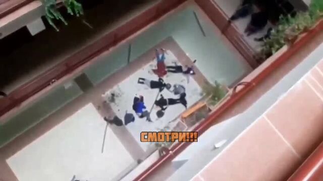 Не выдержали перила: студенты в боливии упали с пятого этажа и погибли
