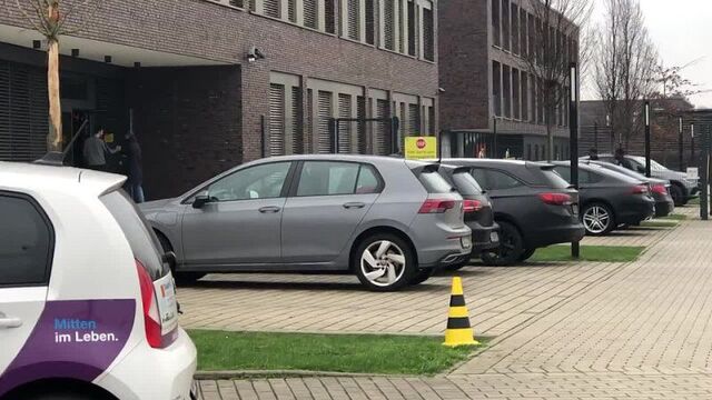 Die borussen / юссуфа мукоко приехал подписывать новый контракт