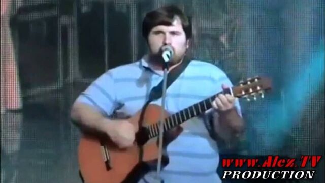 Золотой голос чечни! шарип умханов на гитаре - 1адика йойла хьа