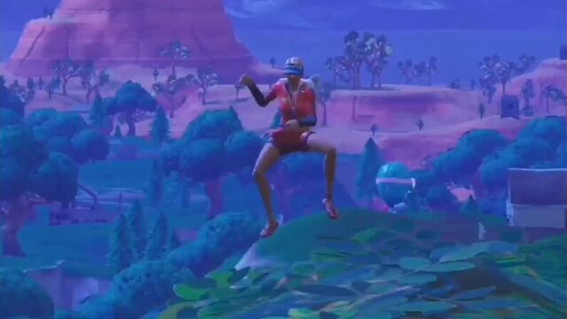 Весело по полю бегает кабанчик