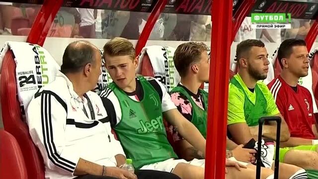 Маттейс де лигт дебют за "ювентус" в матче против "тоттенхэма".