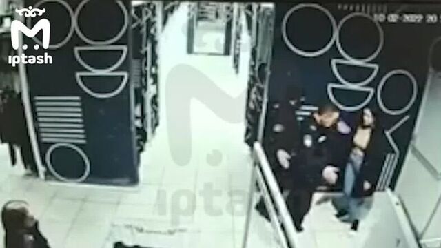 В казани влюблённая пара попыталась обокрасть магазин sinsay